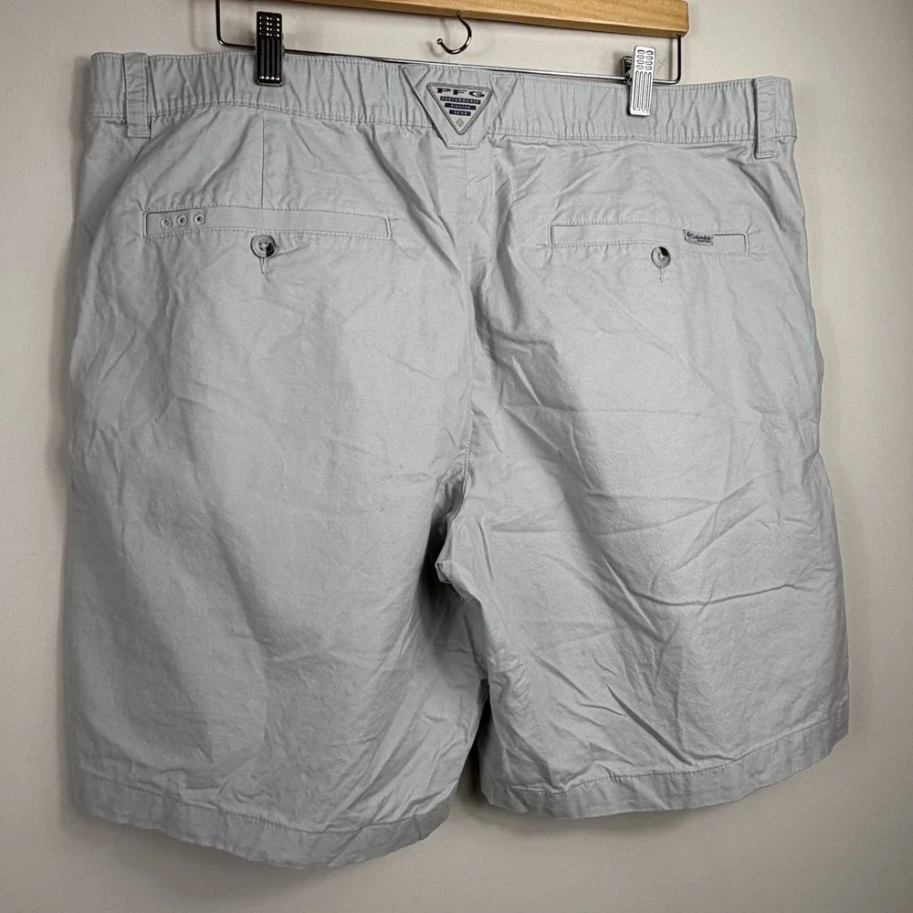 Men's Columbia PFG Tan Shorts Sz 42 Hiking Fishing Cargo Pockets Cotton Stretch